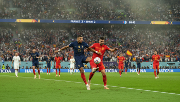 revivez les moments forts du match france-espagne où oyarzabal et porro ont brisé le rêve des bleus. découvrez les buts et le résumé vidéo d'un face-à-face intense.